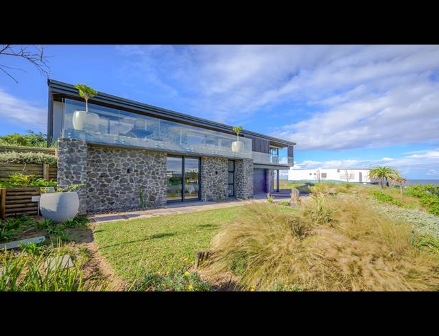 5 BEDROOM HOUSE FOR SALE IN ZULULAMI LUXURY COASTAL ESTATE